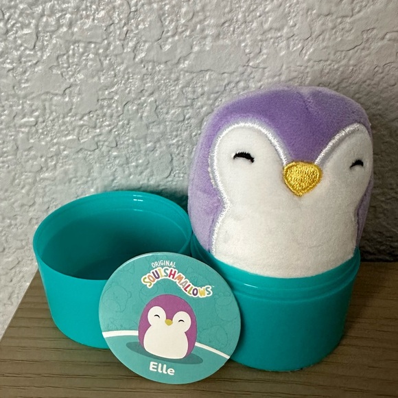 2.5” Elle The Penguin 🐧 Micromallow Capsule NWT - Picture 1 of 1